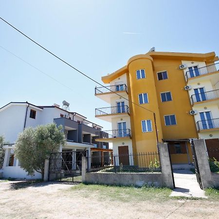Hotelgodini Golem  Bagian luar foto